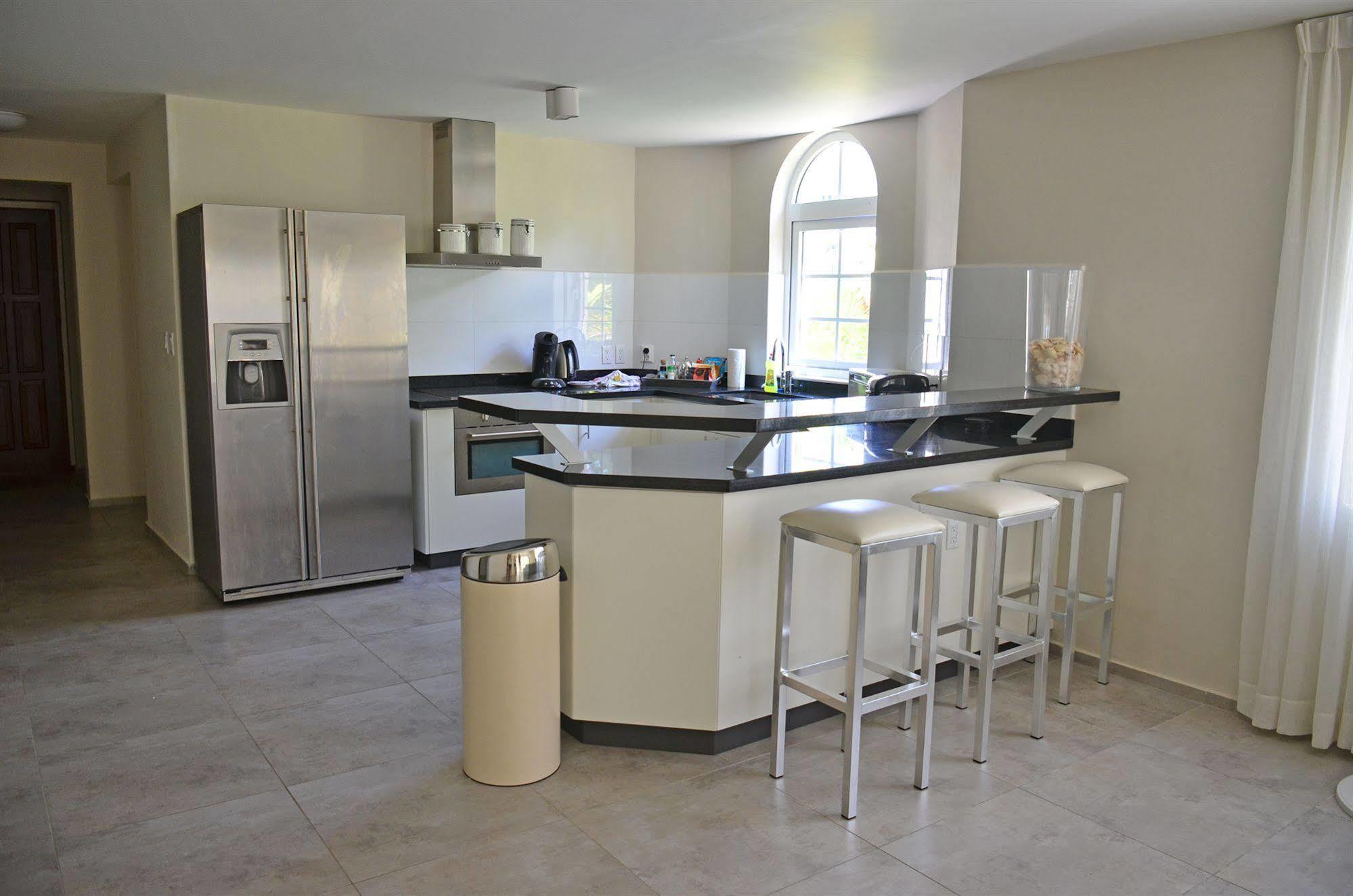Dolphin Suites & Wellness Curacao Willemstad Esterno foto